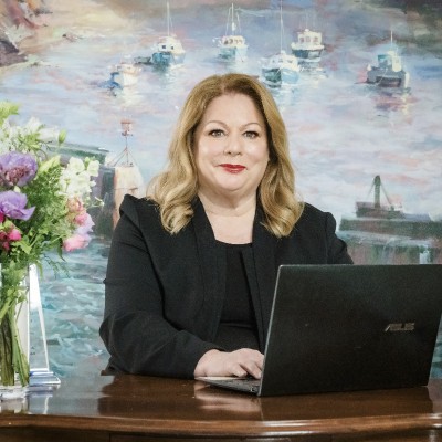 Ms Anne Livingstone Headshot 